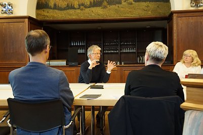 Theater-Intendant Daniel Klajner stellte am Mittwochabend im Hauptausschuss der Stadt Nordhausen seine Umzugsl&ouml;sung f&uuml;r das Theater vor. (Foto: ssc)
