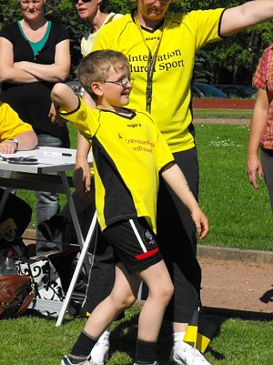 Kinder bei der Aktion "Integration durch gemeinsames Sporttreiben" (Foto: LV Altstadt'98 e.V.)