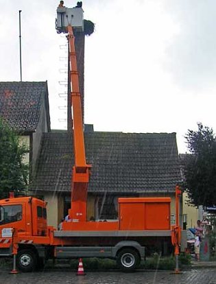 Bild: In die H&ouml;he gehoben