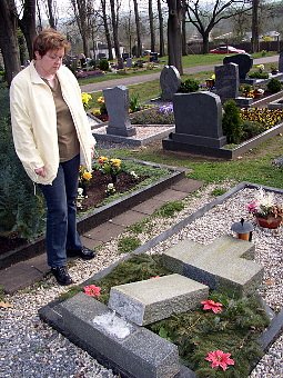 Bild: Piet&auml;tloser Vandalismus auf dem Friedhof