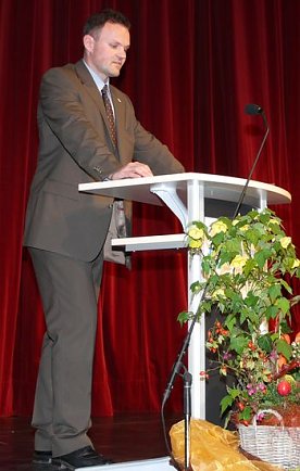 Bild: Prof. J&ouml;rg Wagner begr&uuml;&szlig;t