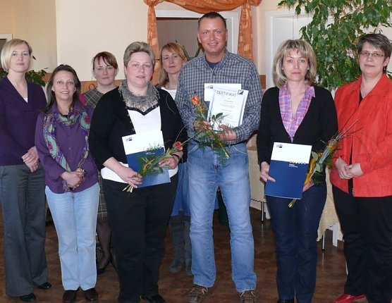 Zeugnisse erhalten (Foto: privat)