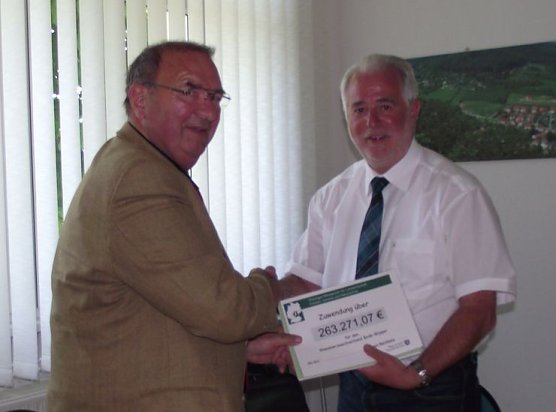 Übergabe (Foto: privat) Übergabe (Foto: privat)