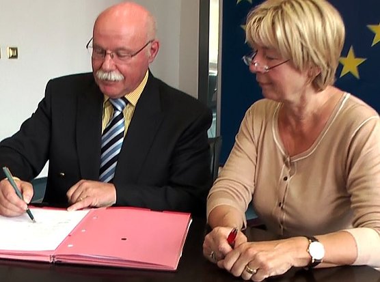 Unterschrieben (Foto: nnz)