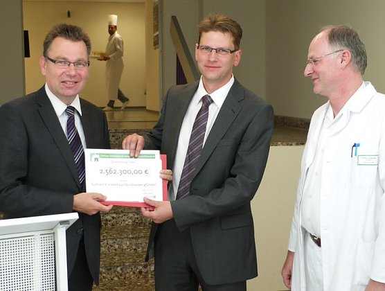 Übergeben (Foto: nnz) Übergeben (Foto: nnz)