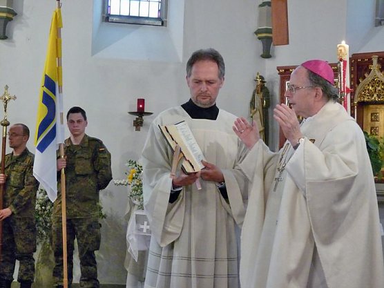 Friedensgottesdienst mit Wanke (Foto: Karl-Heinz Herrmann) Friedensgottesdienst mit Wanke (Foto: Karl-Heinz Herrmann)