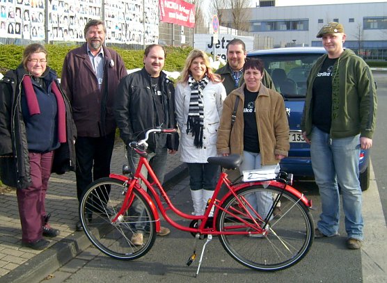 Solidarit&auml;t bekundet (Foto: Fischer)