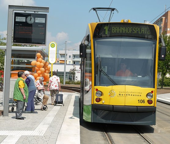 Die neue Haltestelle in Betrieb (Foto: Angelo Glashagel)