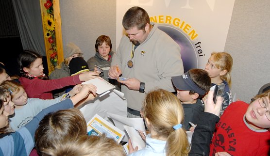 Cantwell bei Autogrammstunde (Foto: H&uuml;tcher)