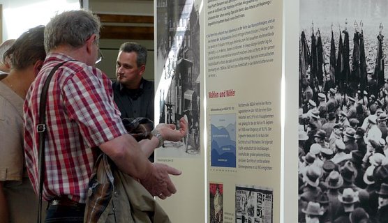 Ausstellung er&ouml;ffnet (Foto: nnz)
