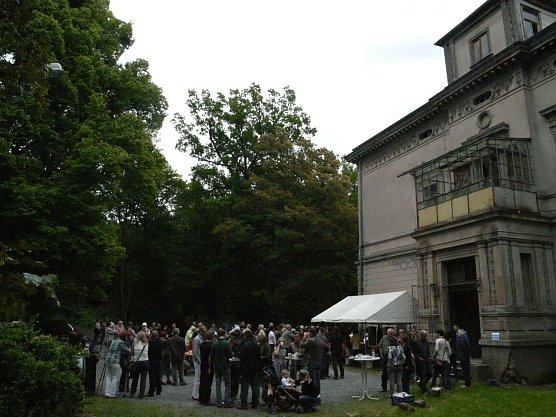 Zahlreiche Jazzfreunde fanden ihren Weg in den Park (Foto: Angelo Glashagel) Zahlreiche Jazzfreunde fanden ihren Weg in den Park (Foto: Angelo Glashagel)