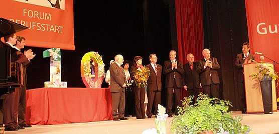 Akteure auf der Bühne (Foto: nnz) Akteure auf der Bühne (Foto: nnz)
