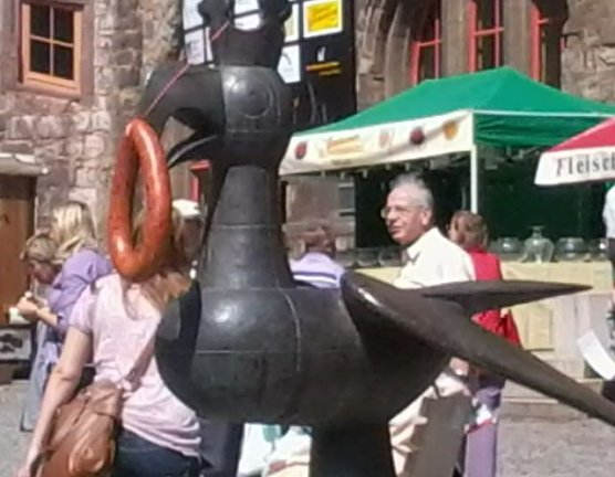 Knackwurst im Schnabel (Foto: privat)