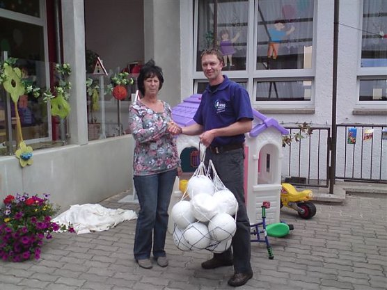 Übergeben (Foto: WBG) Übergeben (Foto: WBG)