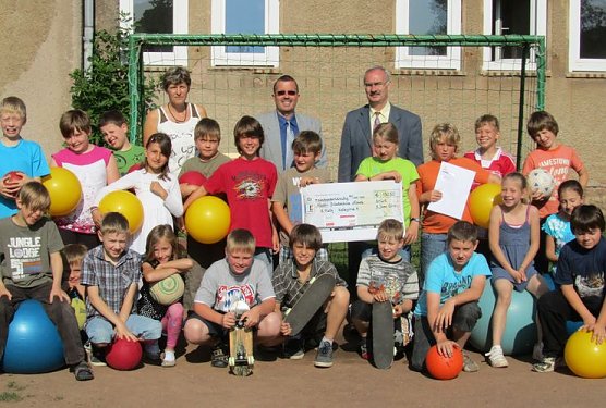 Übergeben (Foto: BARMER) Übergeben (Foto: BARMER)