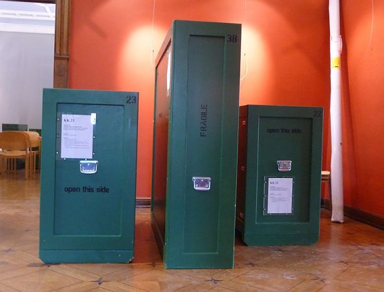 Transportkisten sind angekommen (Foto: H. Kneffel)