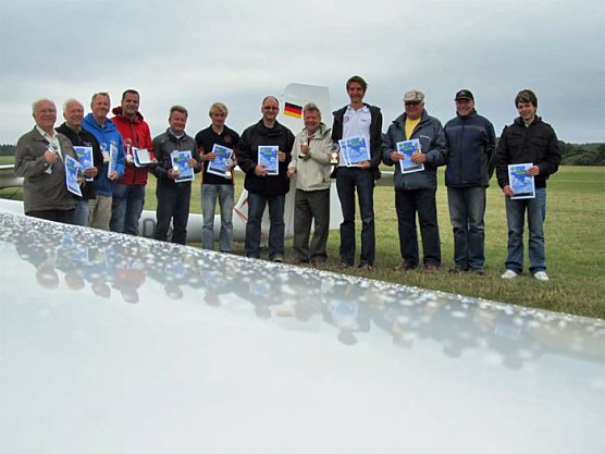 Die Meister sind gek&uuml;rt (Foto: Aeroclub Hans Grade e. V.)