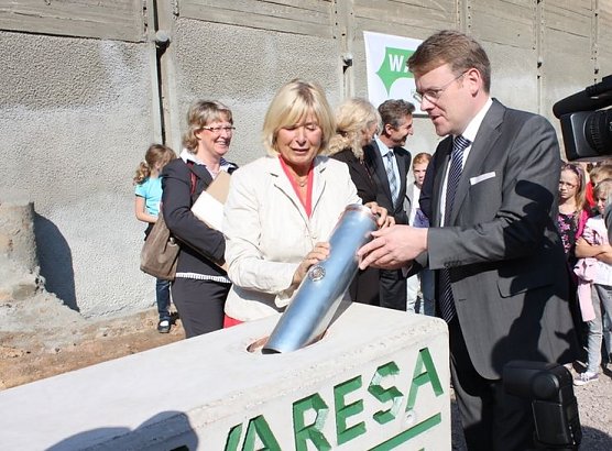 Grundstein gelegt (Foto: P. Grabe) Grundstein gelegt (Foto: P. Grabe)