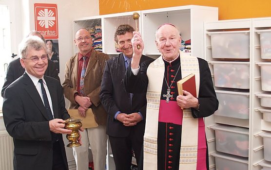 Weihbischof Koch bei der "Arbeit" (Foto: nnz) Weihbischof Koch bei der "Arbeit" (Foto: nnz)