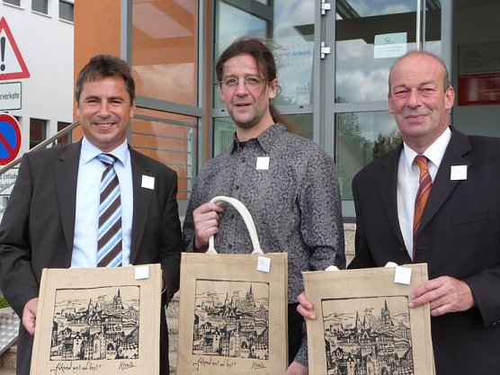 Beutel tragen (Foto: nnz)