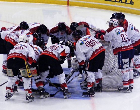 Wölfe-Kreis (Foto: R. Koch) Wölfe-Kreis (Foto: R. Koch)