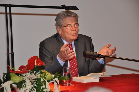 Gauck in der Nordhäuser Kreissparkasse (Foto: privat) Gauck in der Nordhäuser Kreissparkasse (Foto: privat)