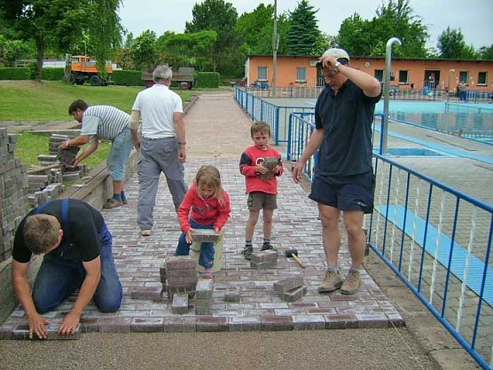 Helfer sind gefragt (Foto: Badesportverein Großfurra) Helfer sind gefragt (Foto: Badesportverein Großfurra)