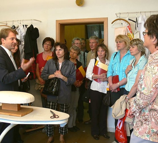 Zu Besuch in der Schneiderei (Foto: K&uuml;hn)