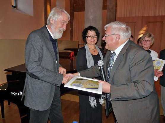 Sänger im Wettstreit (Foto: Karl-Heinz Herrmann) Sänger im Wettstreit (Foto: Karl-Heinz Herrmann)
