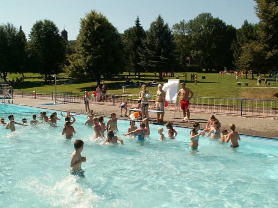 Schwimmbad Großfurra (Foto: Archiv Patrick Dunst) Schwimmbad Großfurra (Foto: Archiv Patrick Dunst)