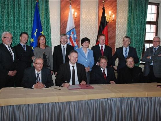 Rahmenvereinbarung unterzeichnet (Foto: privat) Rahmenvereinbarung unterzeichnet (Foto: privat)