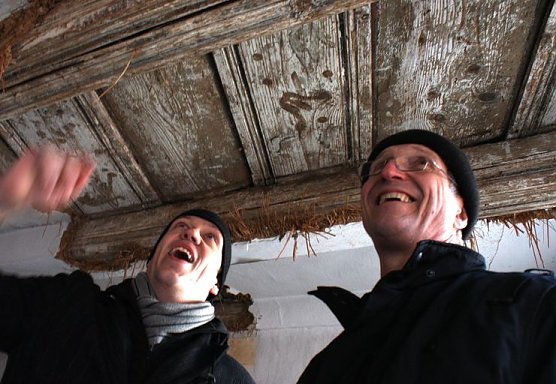 Lässt sich altes Haus erklären: Dr. Klaus Zeh (rechts) (Foto: M. Garke) Lässt sich altes Haus erklären: Dr. Klaus Zeh (rechts) (Foto: M. Garke)