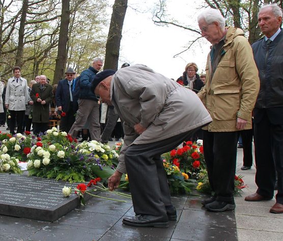 Gedenkfeier im April 2011 (Foto: KZ-Gedenkst&auml;tte Mittelbau-Dora)