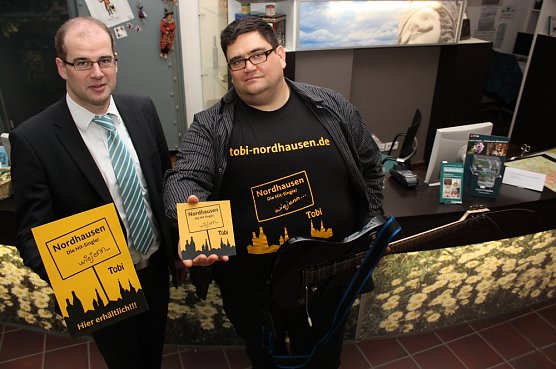 Hymne übergeben (Foto: privat) Hymne übergeben (Foto: privat)