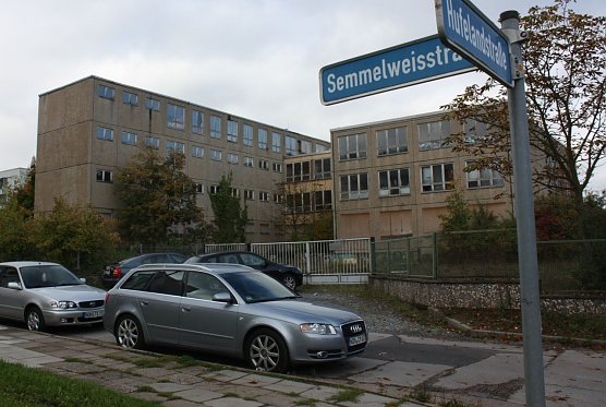 Ehemalige Schule (Foto: P. Grabe) Ehemalige Schule (Foto: P. Grabe)