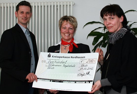 Scheck übergeben (Foto: privat) Scheck übergeben (Foto: privat)