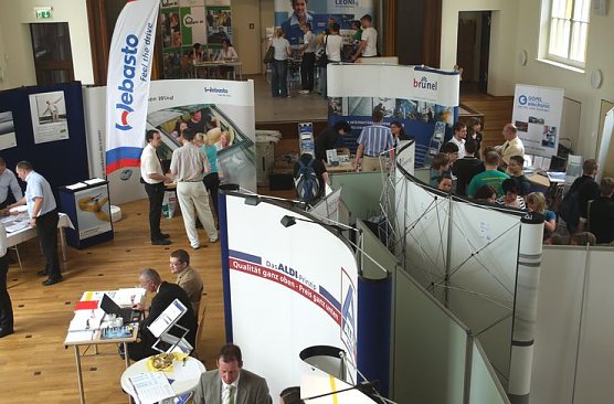 Kontakte im Audimax (Foto: nnz)