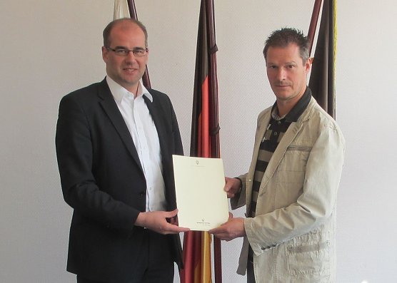 Übergeben (Foto: privat) Übergeben (Foto: privat)