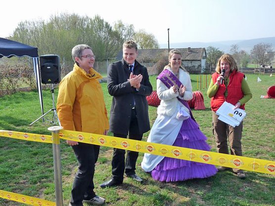 Agility-Funturnier (Foto: Karl-Heinz Herrmann) Agility-Funturnier (Foto: Karl-Heinz Herrmann)