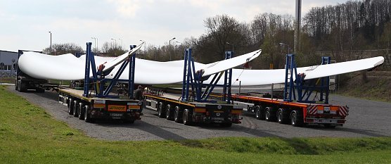 Fertig zum Transport: Rotorblätter (Foto: nnz) Fertig zum Transport: Rotorblätter (Foto: nnz)