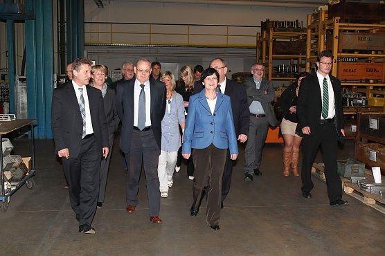 Montagehallen besichtigt (Foto: nnz)