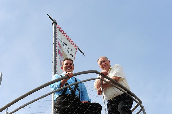 Landkreisfahne gehisst (Foto: privat)