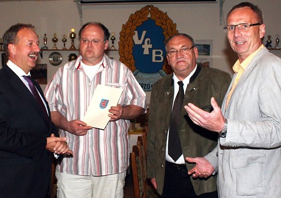 Fördermittel übergeben (Foto: privat) Fördermittel übergeben (Foto: privat)