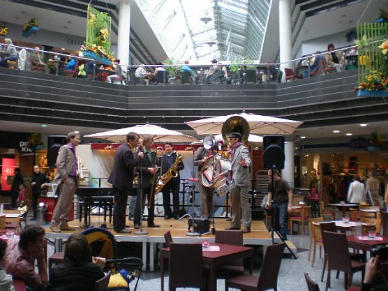 B&uuml;rgerfest zum Geburtstag (Foto: H. Buntfu&szlig;)