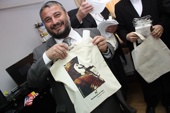 Freude beim B&uuml;rgermeister (Foto: P. Grabe)