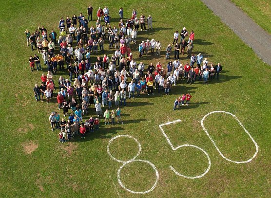Kleiner Mensch ganz groß (Foto: E. Seifert) Kleiner Mensch ganz groß (Foto: E. Seifert)