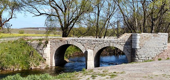 Apostel-Brücke (Foto: E. Seifert) Apostel-Brücke (Foto: E. Seifert)