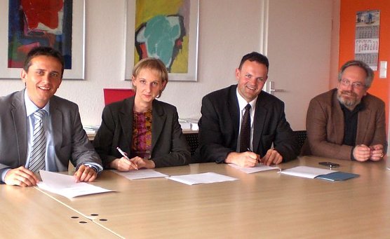 Unterschrieben (Foto: Schelenhaus)