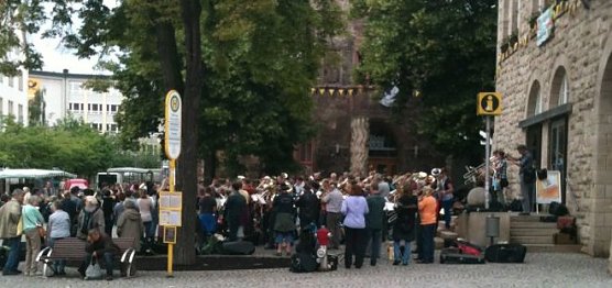 Posaunen am Rathaus (Foto: M. Bethke) Posaunen am Rathaus (Foto: M. Bethke)