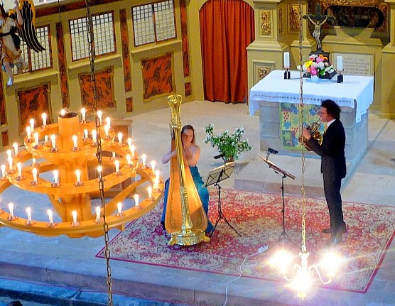 Harfe und Horn in Neustädter Kirche (Foto: privat) Harfe und Horn in Neustädter Kirche (Foto: privat)